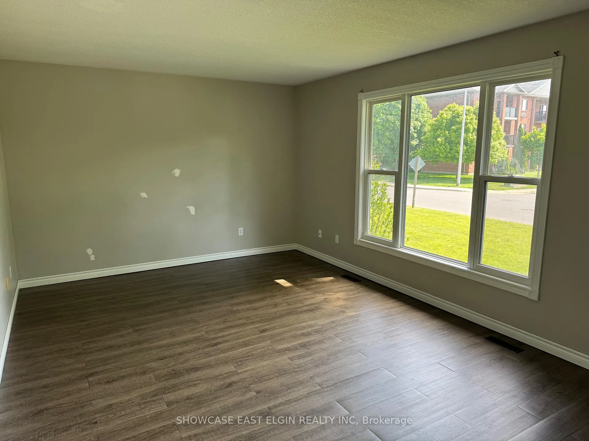 Photo 5 of 28 Melanie Drive, Aylmer — HOMEH