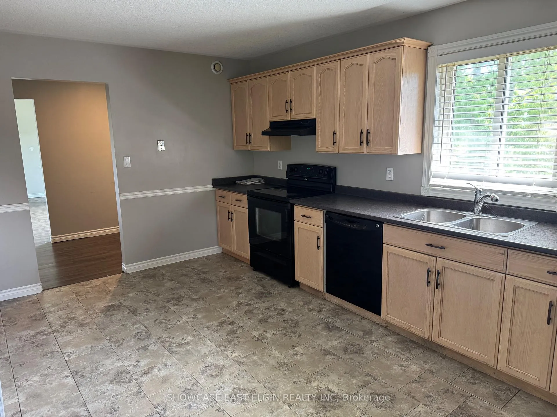 Photo 4 of 28 Melanie Drive, Aylmer — HOMEH