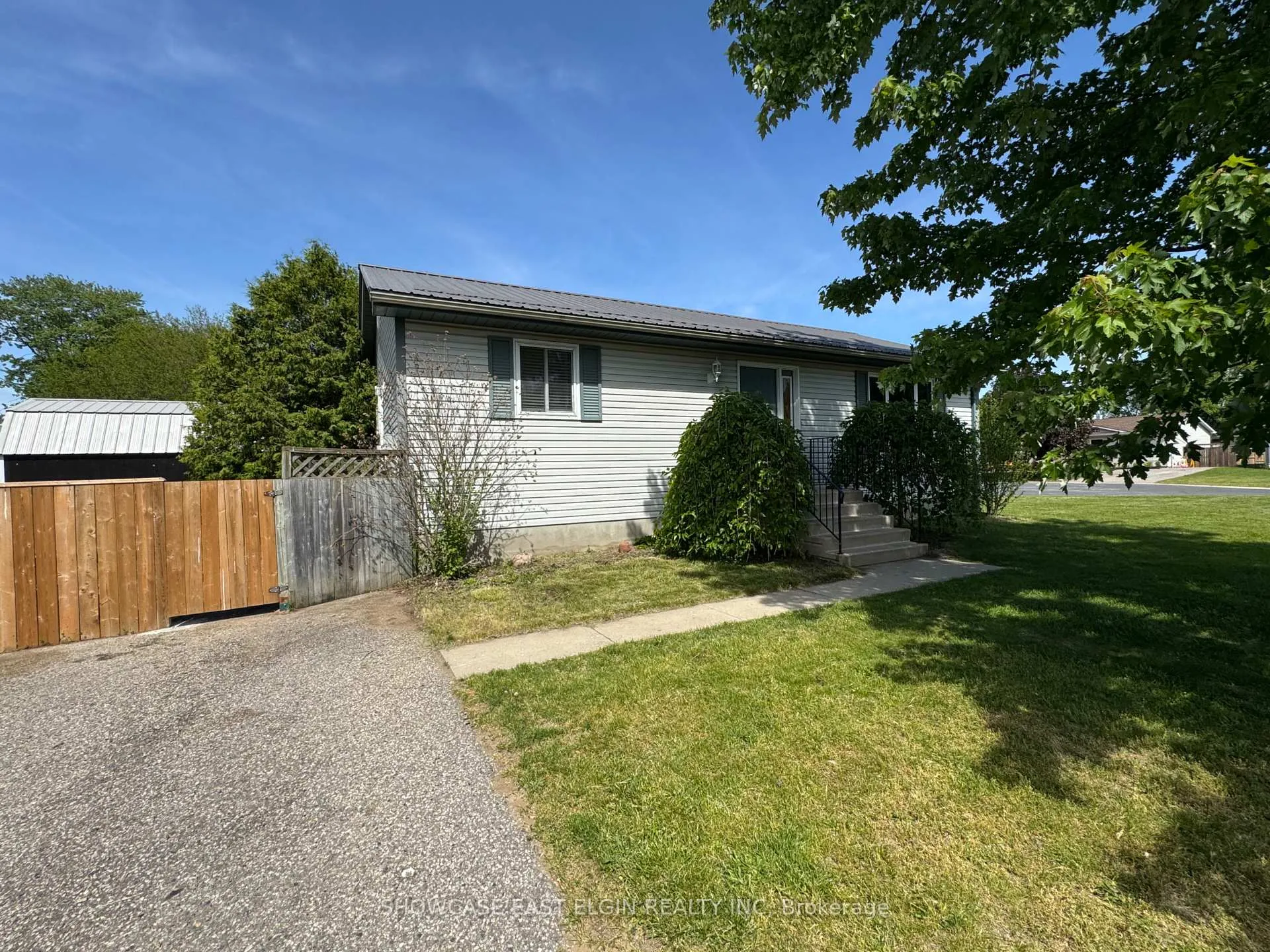 Photo 20 of 28 Melanie Drive, Aylmer — HOMEH