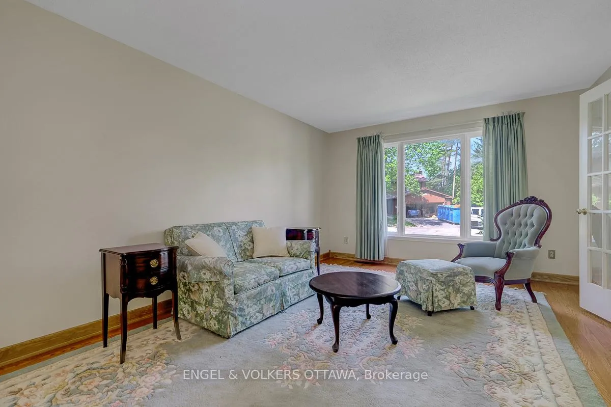 Photo 8 of 210 Cypress Court, Ottawa, Bayshore — HOMEH