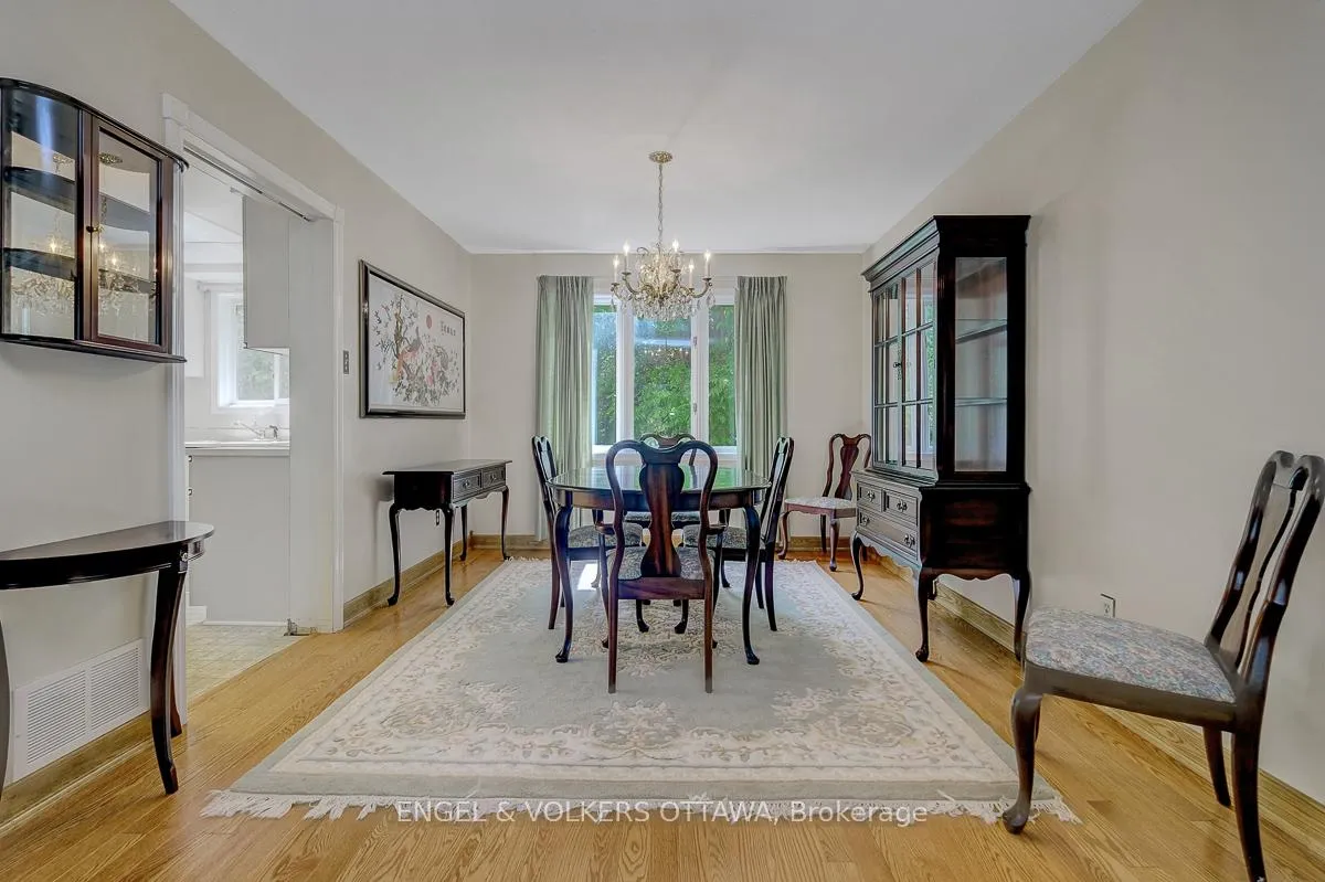 Photo 10 of 210 Cypress Court, Ottawa, Bayshore — HOMEH
