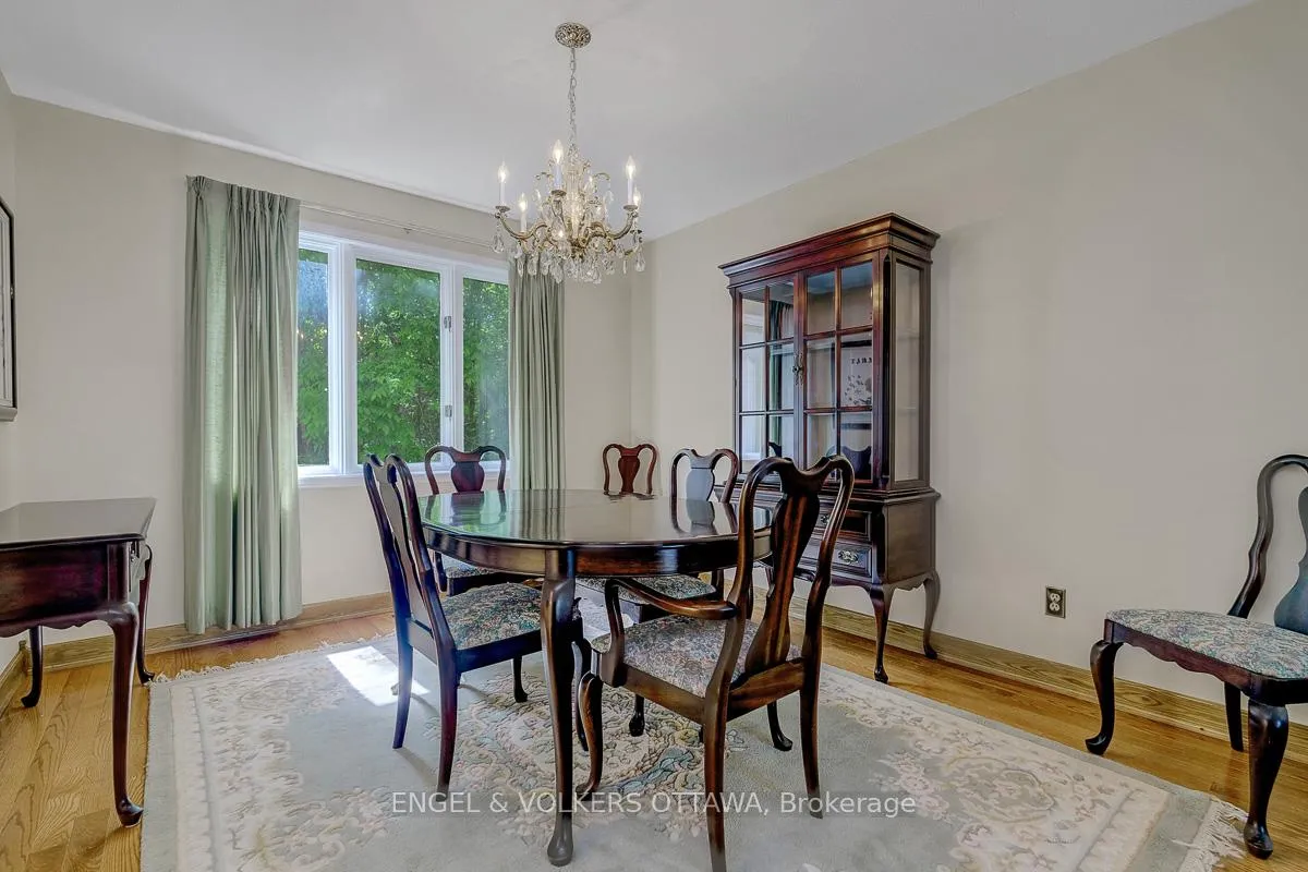 Photo 11 of 210 Cypress Court, Ottawa, Bayshore — HOMEH