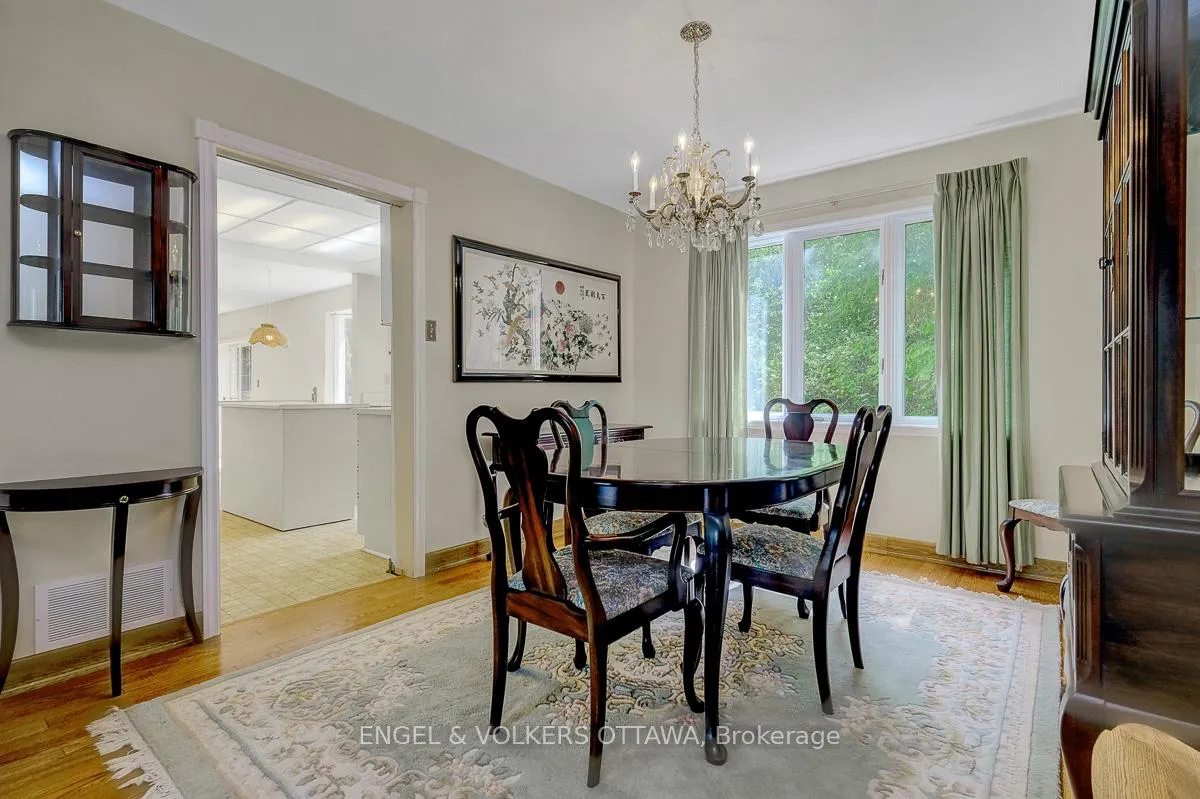 Photo 12 of 210 Cypress Court, Ottawa, Bayshore — HOMEH