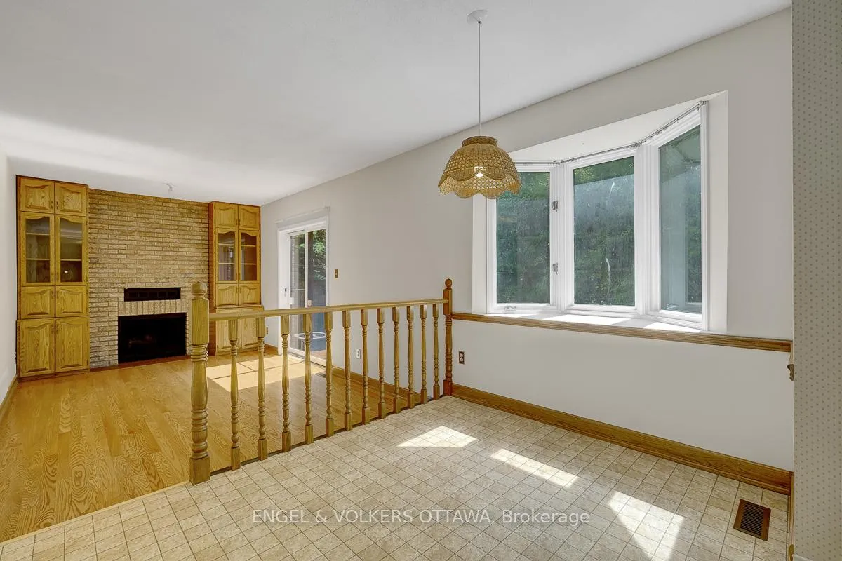 Photo 17 of 210 Cypress Court, Ottawa, Bayshore — HOMEH