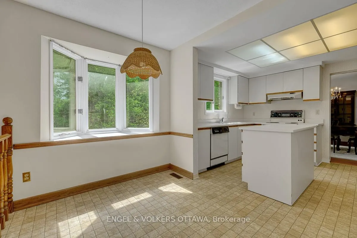 Photo 18 of 210 Cypress Court, Ottawa, Bayshore — HOMEH