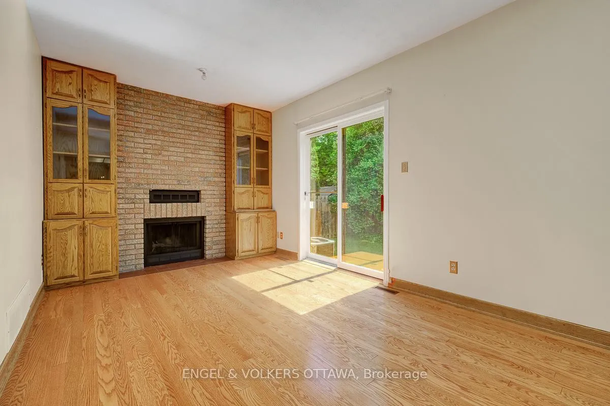 Photo 19 of 210 Cypress Court, Ottawa, Bayshore — HOMEH