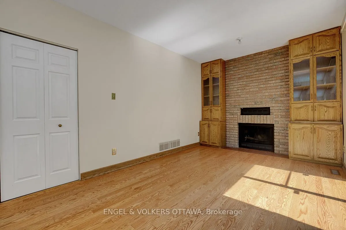 Photo 20 of 210 Cypress Court, Ottawa, Bayshore — HOMEH
