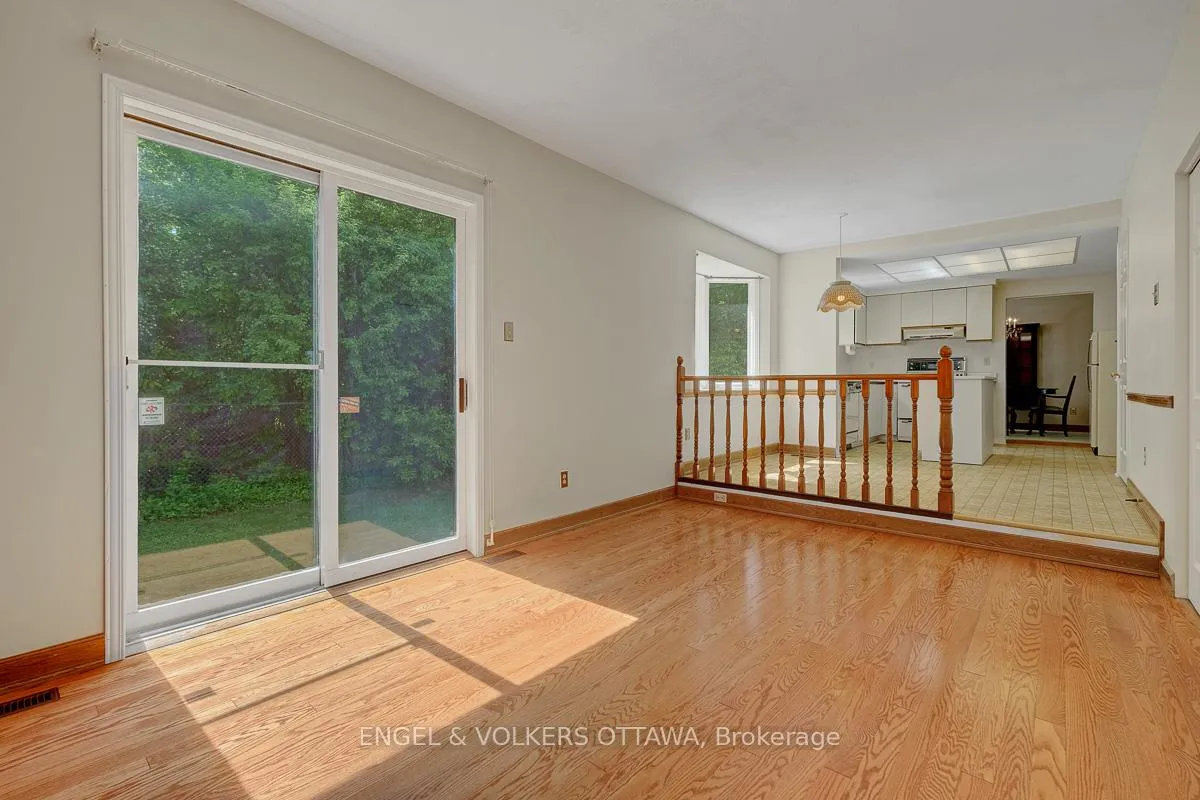 Photo 22 of 210 Cypress Court, Ottawa, Bayshore — HOMEH