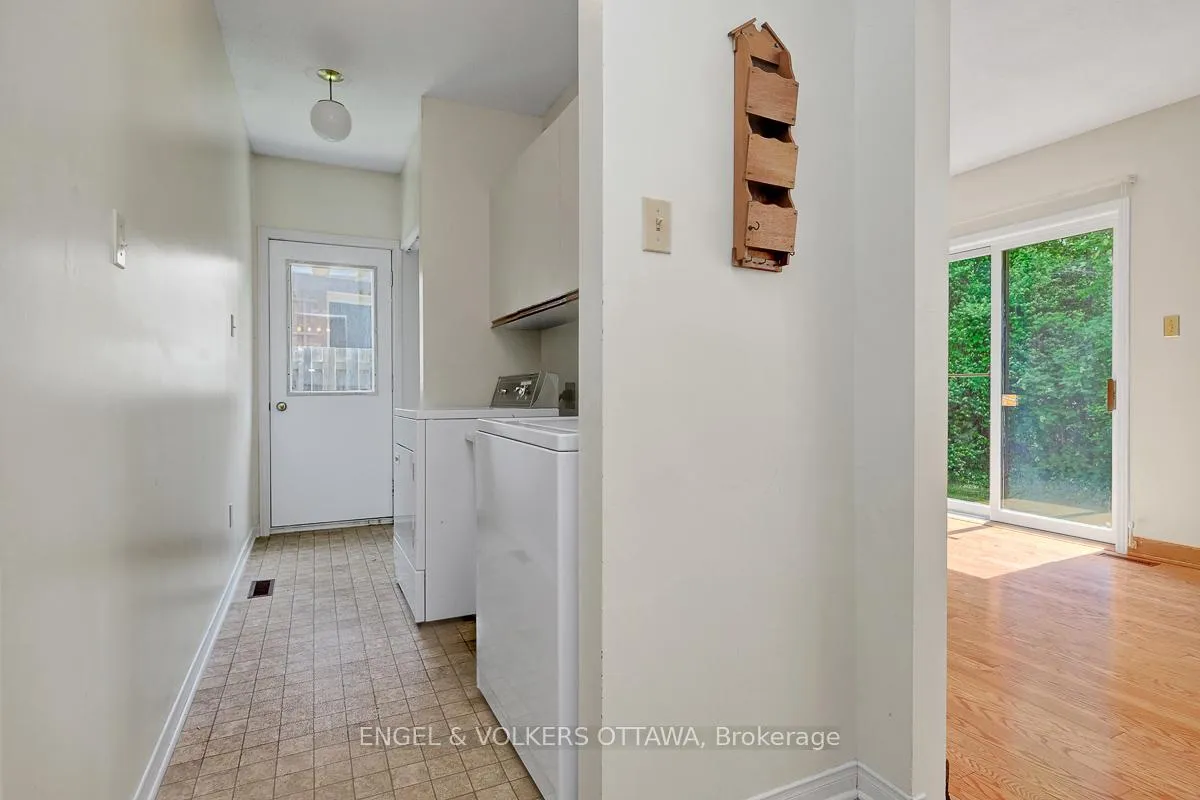 Photo 23 of 210 Cypress Court, Ottawa, Bayshore — HOMEH