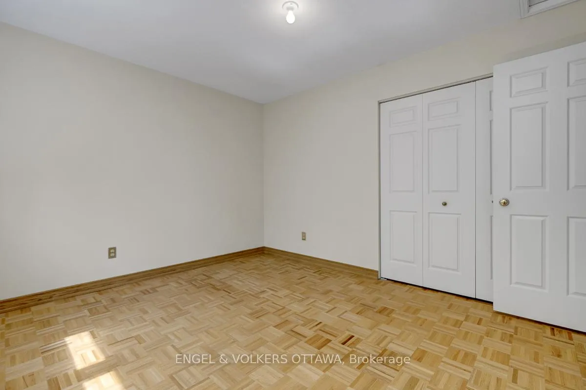 Photo 33 of 210 Cypress Court, Ottawa, Bayshore — HOMEH