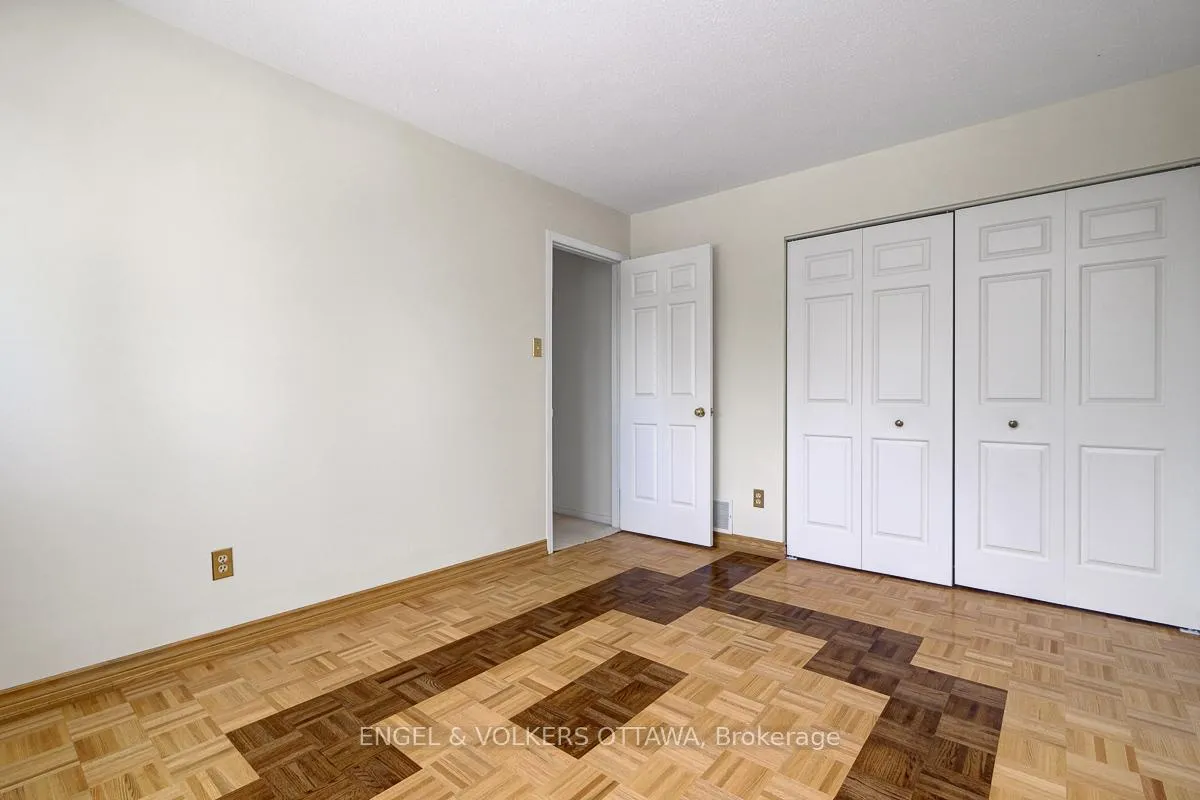 Photo 35 of 210 Cypress Court, Ottawa, Bayshore — HOMEH