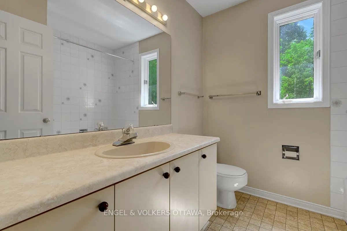 Photo 38 of 210 Cypress Court, Ottawa, Bayshore — HOMEH