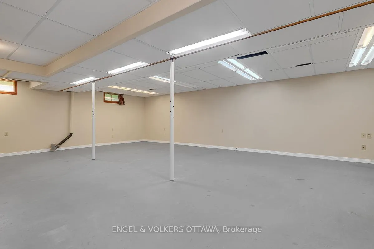 Photo 39 of 210 Cypress Court, Ottawa, Bayshore — HOMEH