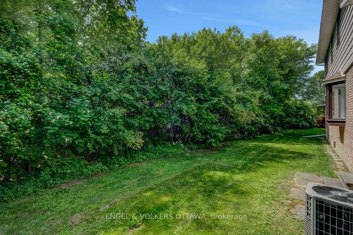 Photo 44 of 210 Cypress Court, Ottawa, Bayshore — HOMEH