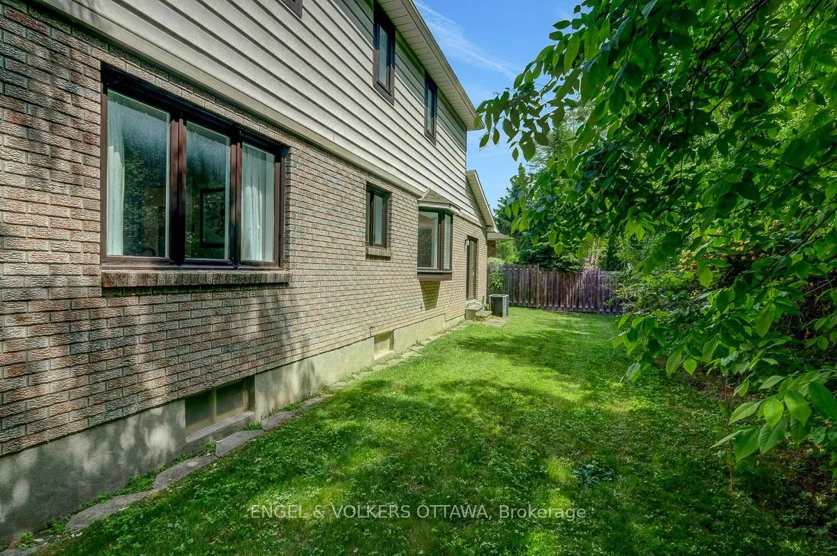 Photo 45 of 210 Cypress Court, Ottawa, Bayshore — HOMEH