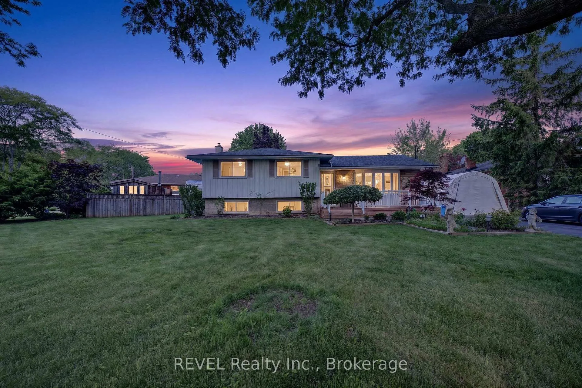 Photo 2 of 9 Rexleigh Crescent, St. Catharines, Lakeport — HOMEH