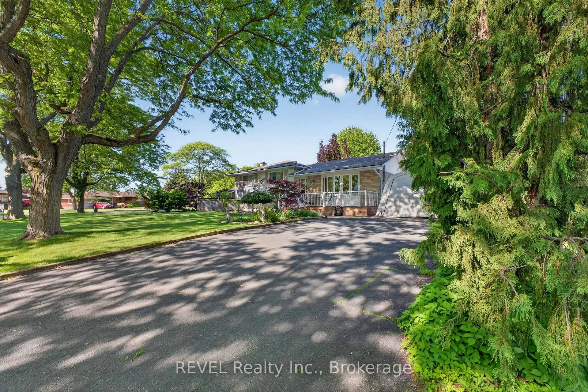Photo 4 of 9 Rexleigh Crescent, St. Catharines, Lakeport — HOMEH