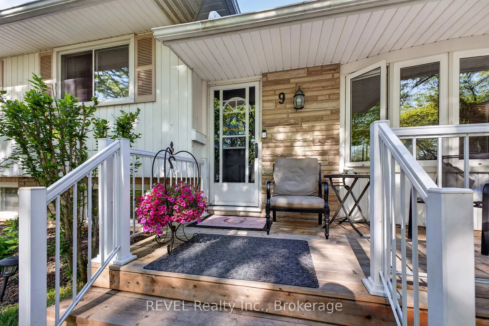 Photo 5 of 9 Rexleigh Crescent, St. Catharines, Lakeport — HOMEH