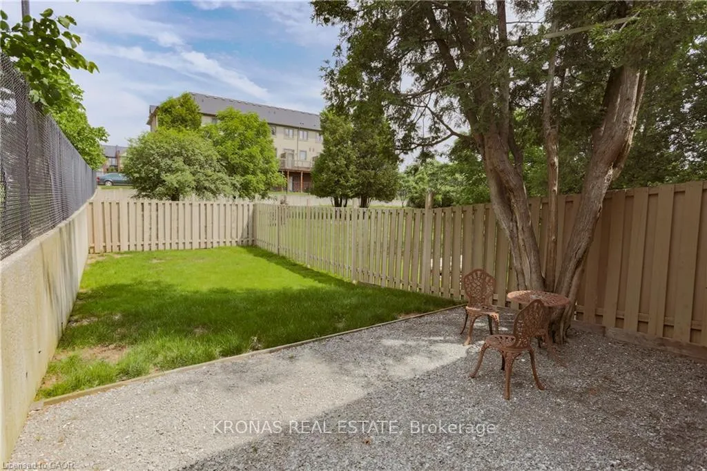Photo 2 of 1175 Garner Road E, Hamilton, Meadowlands — HOMEH