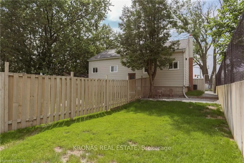 Photo 3 of 1175 Garner Road E, Hamilton, Meadowlands — HOMEH