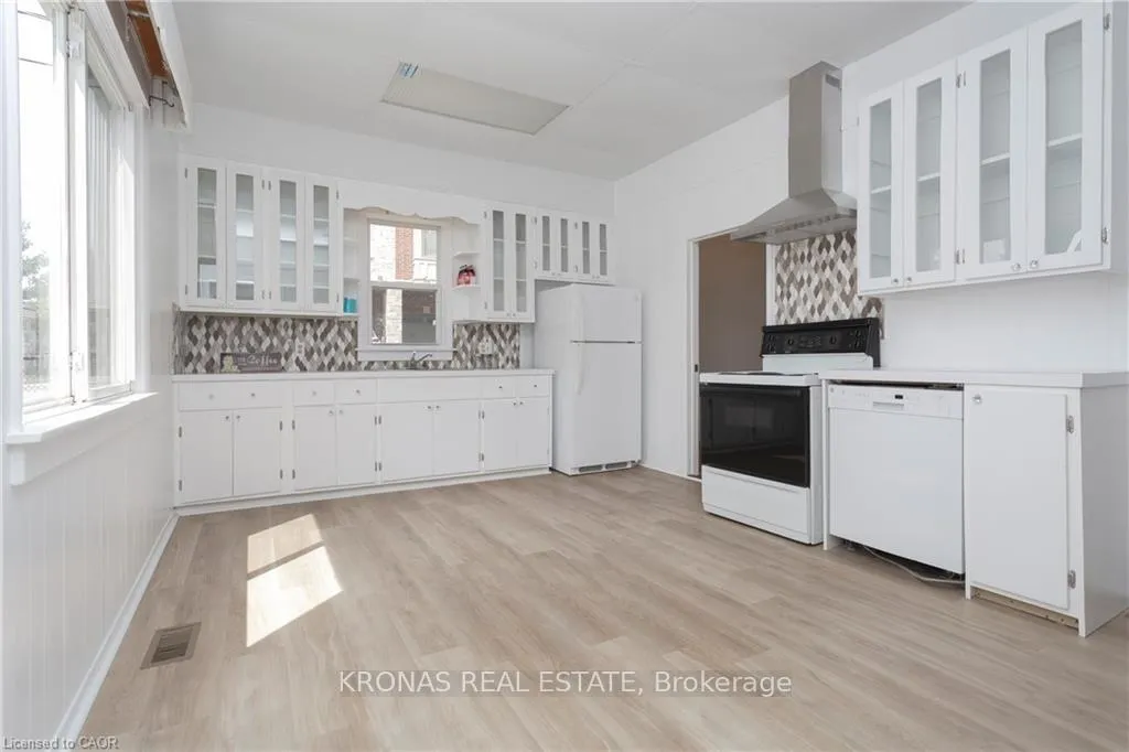 Photo 4 of 1175 Garner Road E, Hamilton, Meadowlands — HOMEH