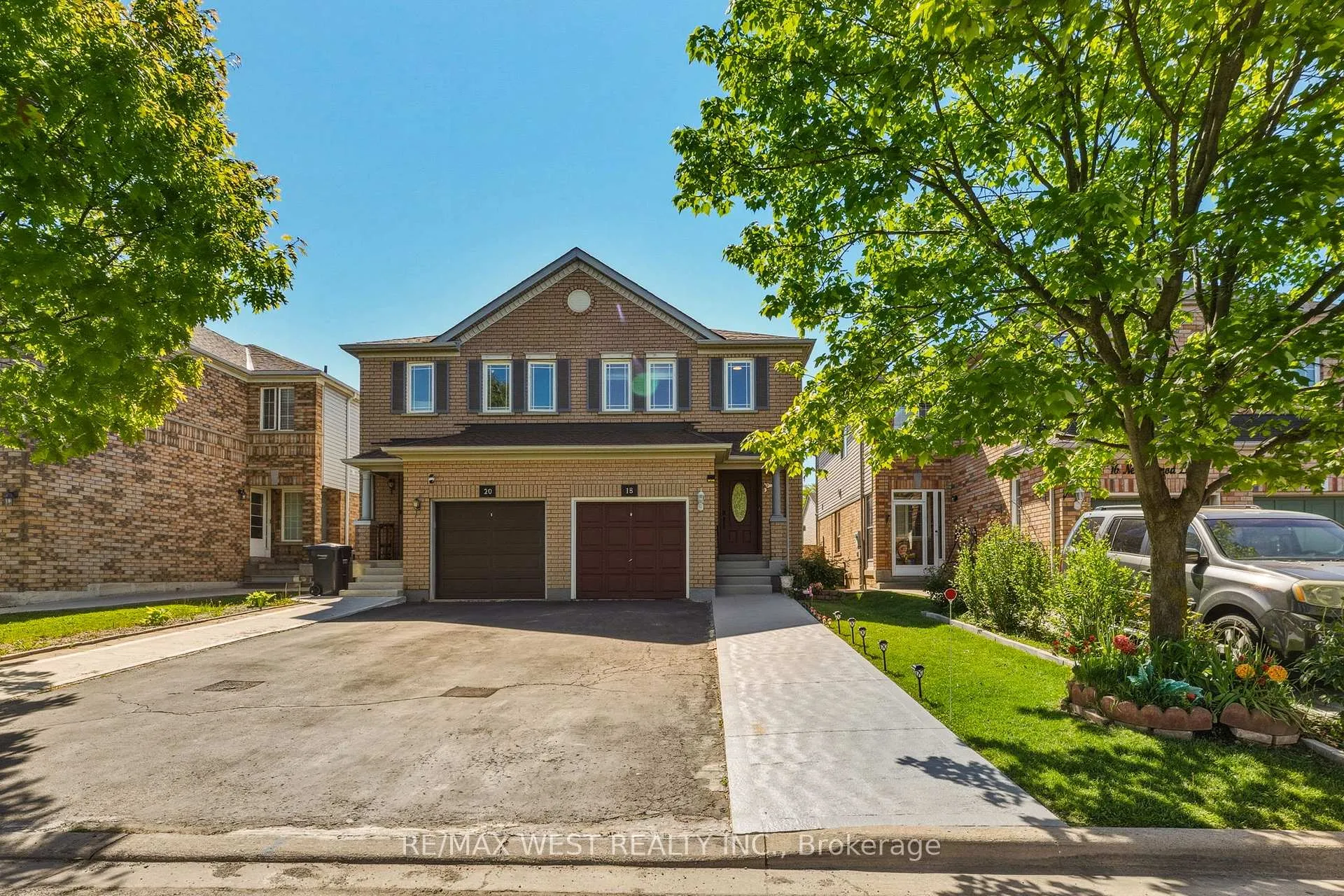 Photo 1 of 18 Needlewood Lane, Brampton, Sandringham-Wellington — HOMEH
