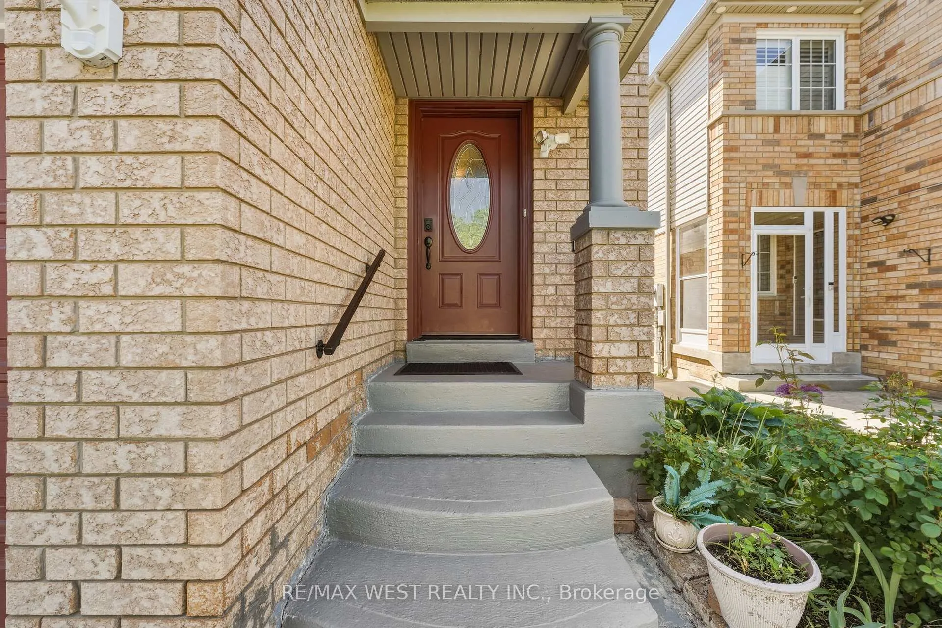 Photo 2 of 18 Needlewood Lane, Brampton, Sandringham-Wellington — HOMEH