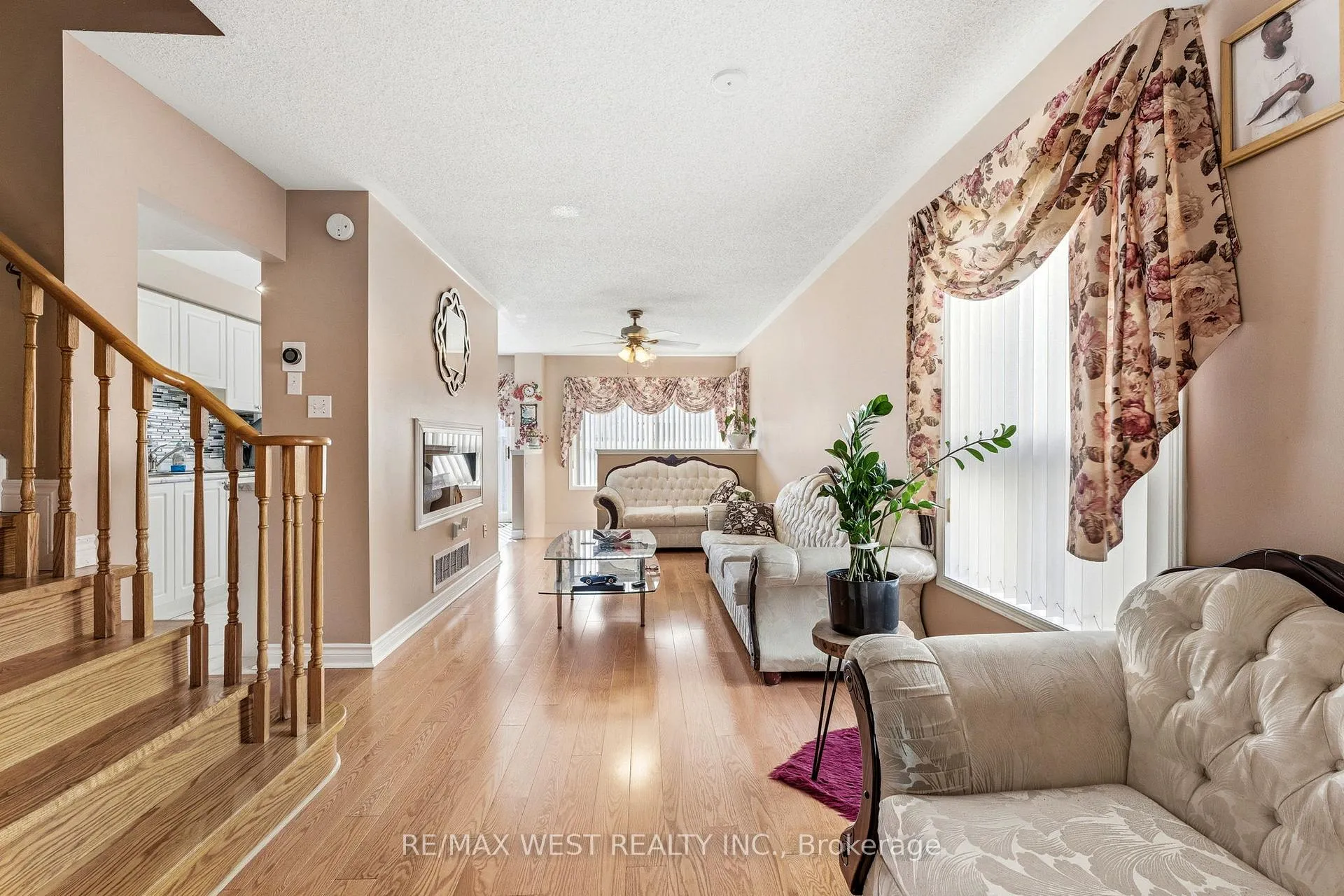Photo 3 of 18 Needlewood Lane, Brampton, Sandringham-Wellington — HOMEH