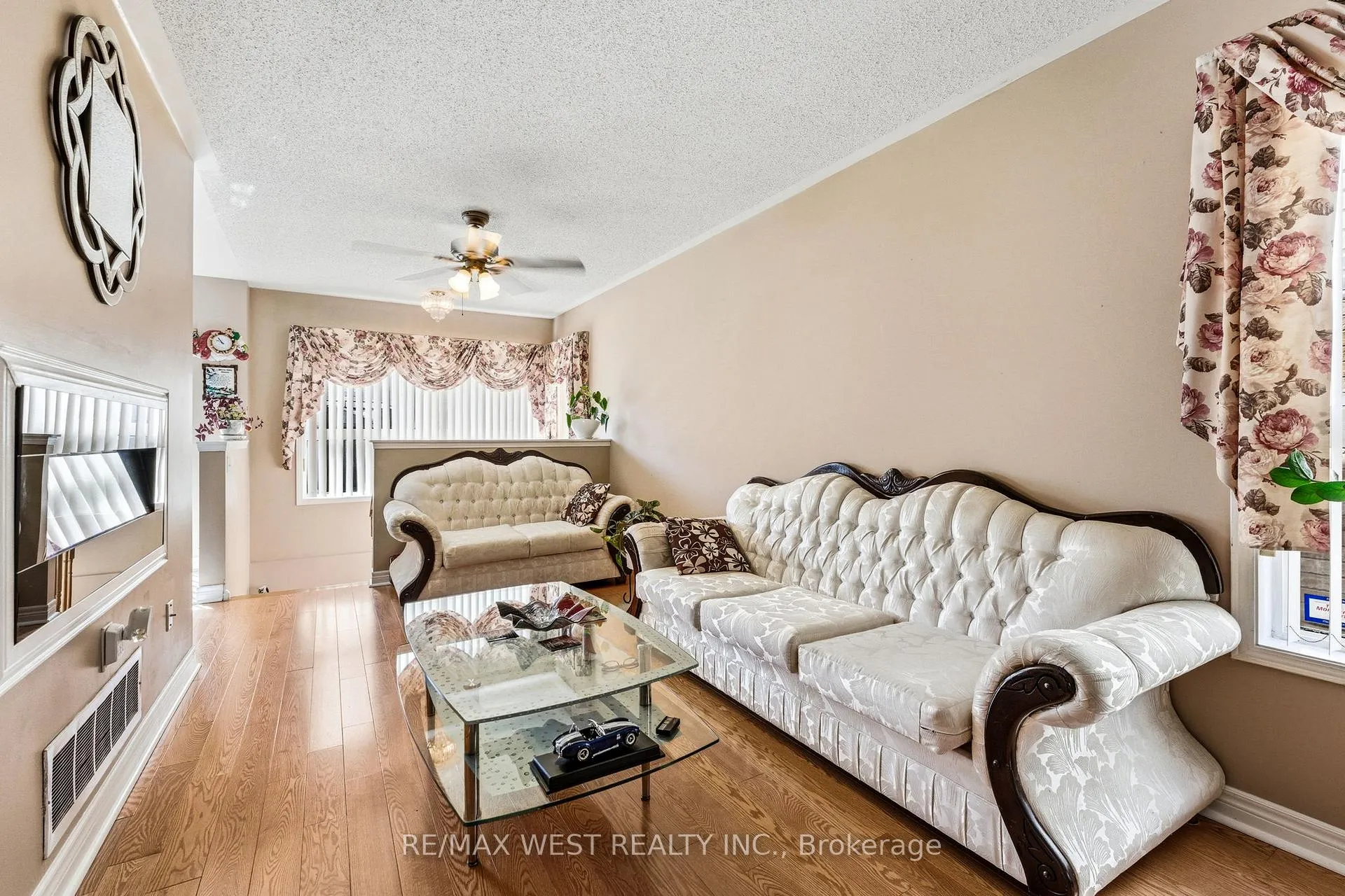 Photo 4 of 18 Needlewood Lane, Brampton, Sandringham-Wellington — HOMEH