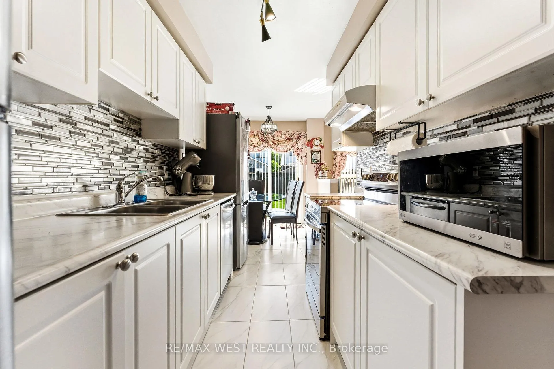 Photo 7 of 18 Needlewood Lane, Brampton, Sandringham-Wellington — HOMEH