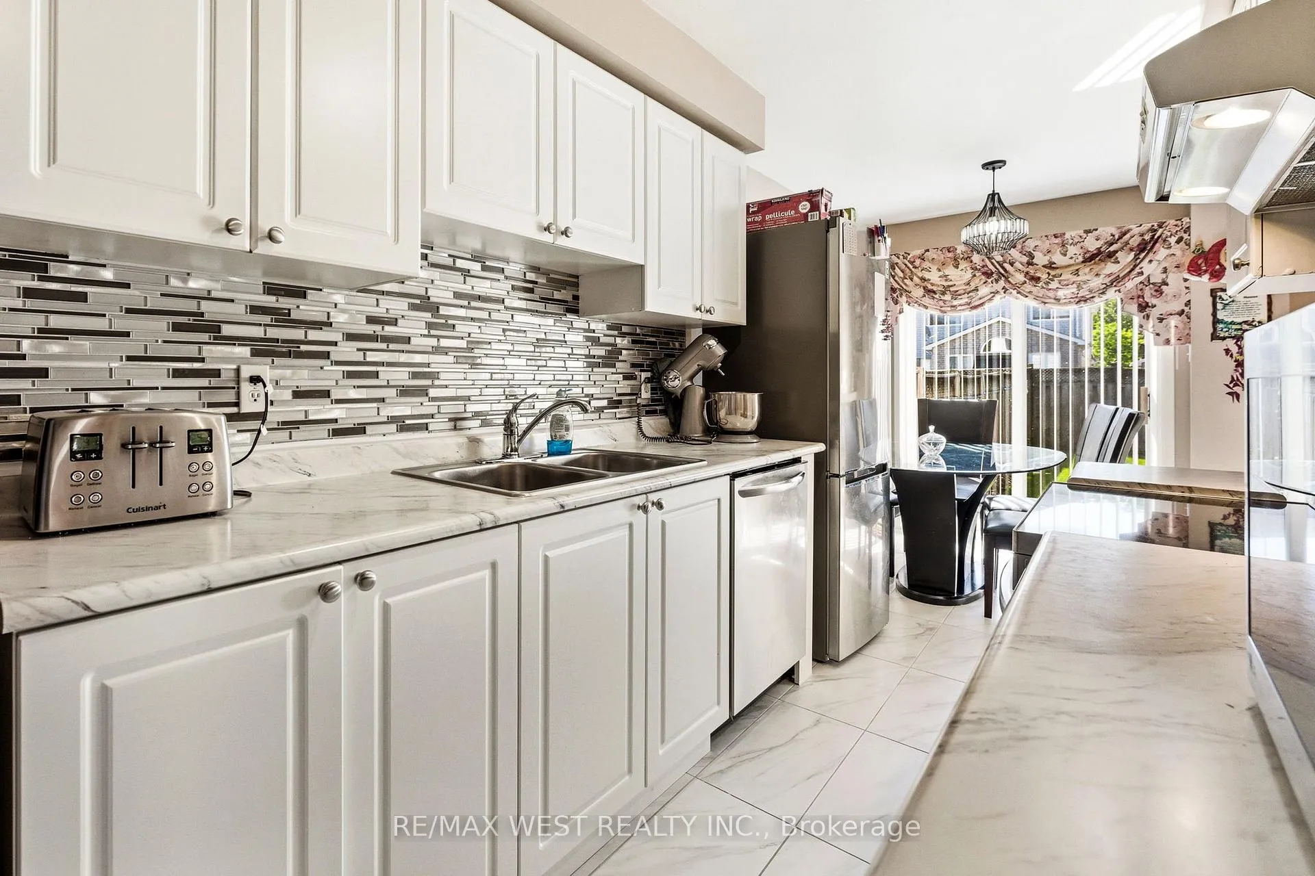 Photo 8 of 18 Needlewood Lane, Brampton, Sandringham-Wellington — HOMEH