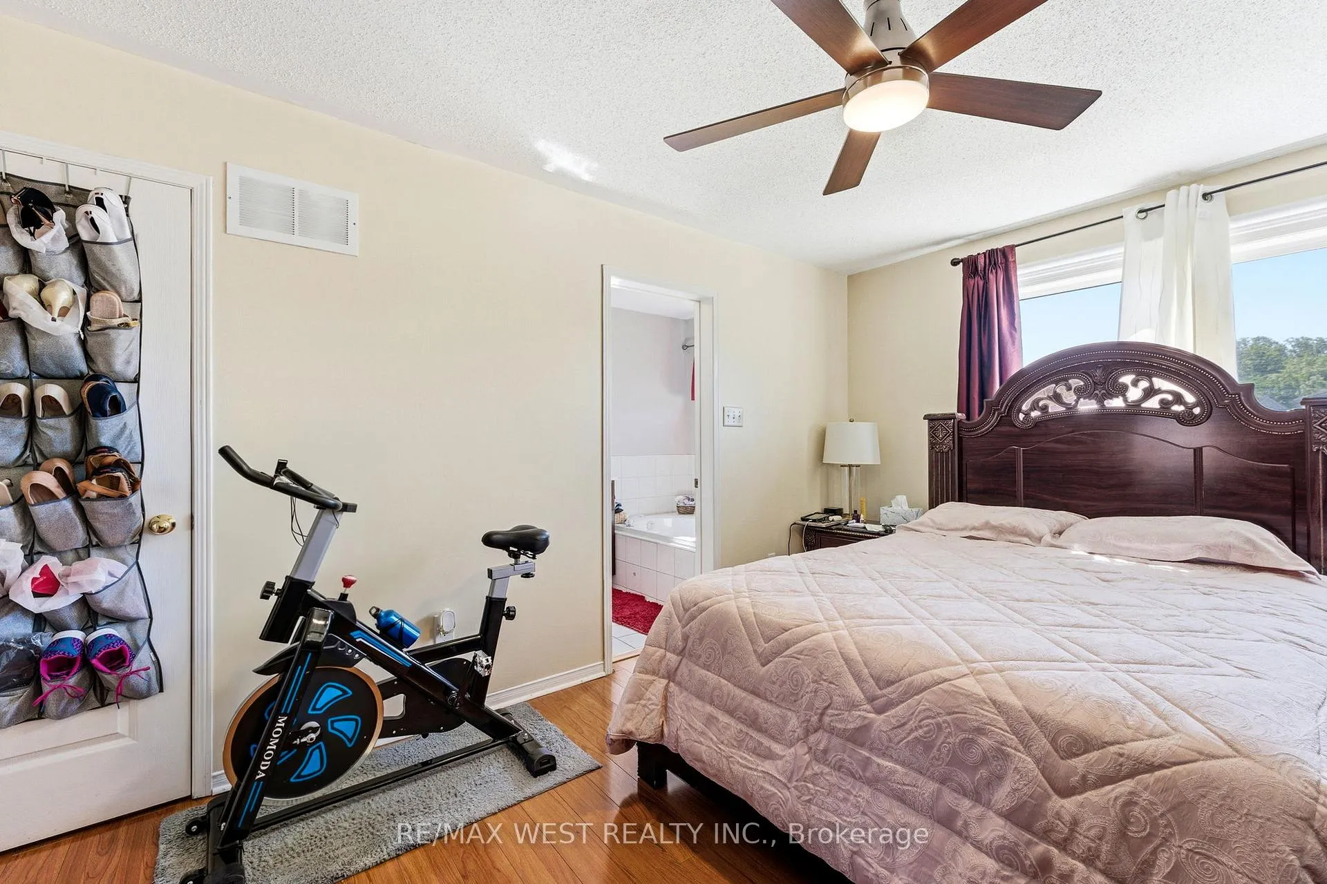 Photo 12 of 18 Needlewood Lane, Brampton, Sandringham-Wellington — HOMEH
