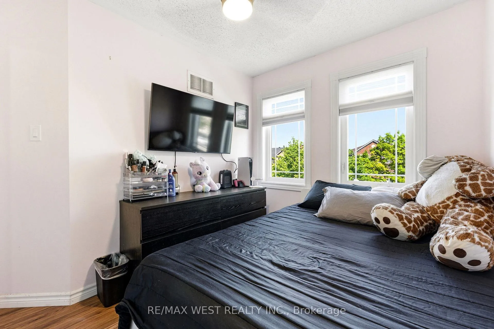 Photo 14 of 18 Needlewood Lane, Brampton, Sandringham-Wellington — HOMEH