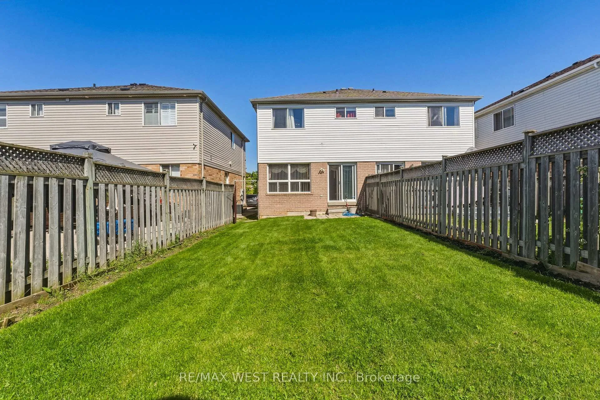 Photo 20 of 18 Needlewood Lane, Brampton, Sandringham-Wellington — HOMEH