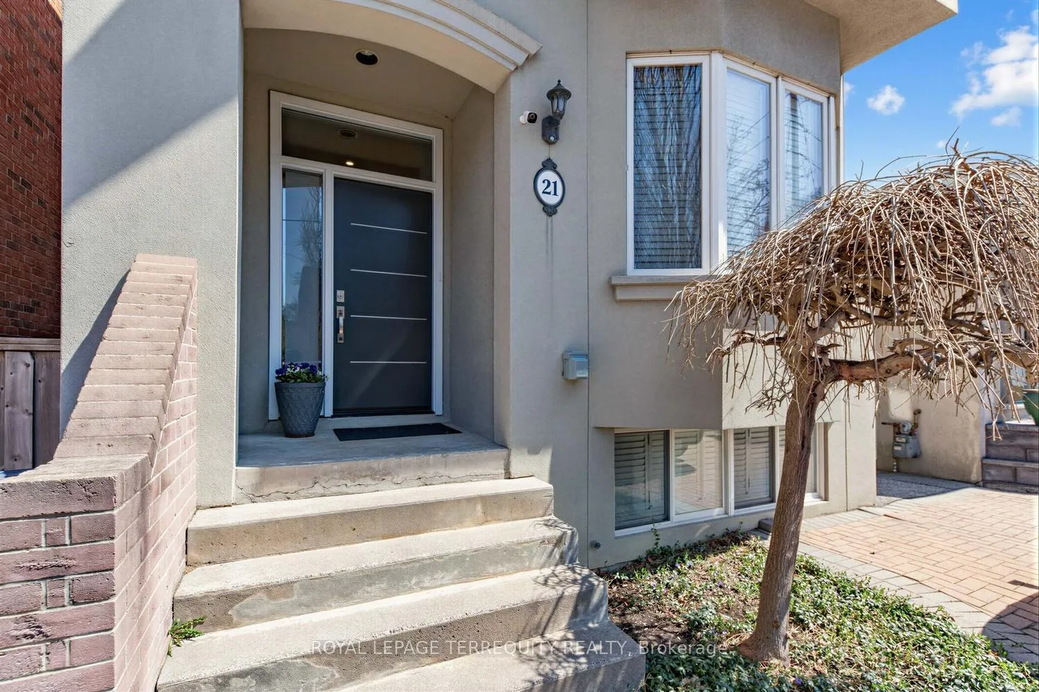 Photo 2 of 21 Hadley Road, Toronto, Mount Pleasant East — HOMEH
