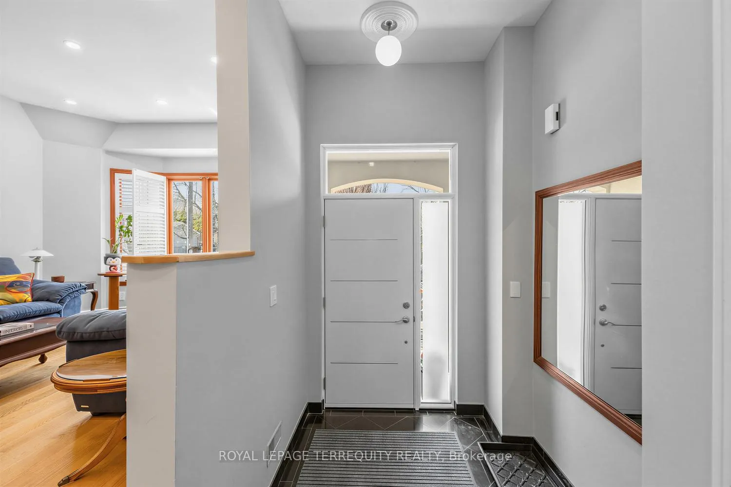 Photo 3 of 21 Hadley Road, Toronto, Mount Pleasant East — HOMEH
