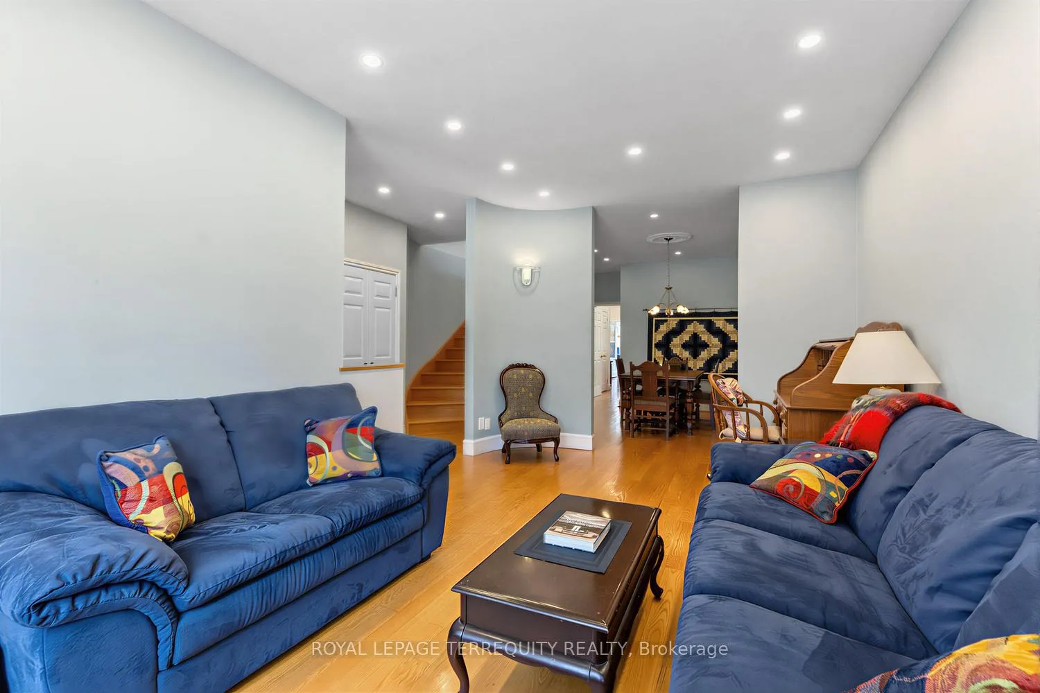 Photo 5 of 21 Hadley Road, Toronto, Mount Pleasant East — HOMEH