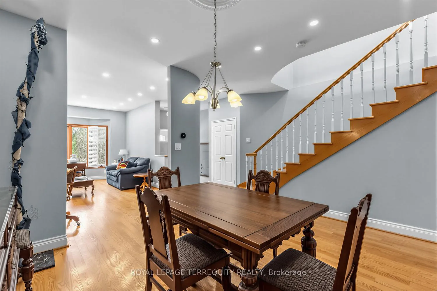 Photo 9 of 21 Hadley Road, Toronto, Mount Pleasant East — HOMEH