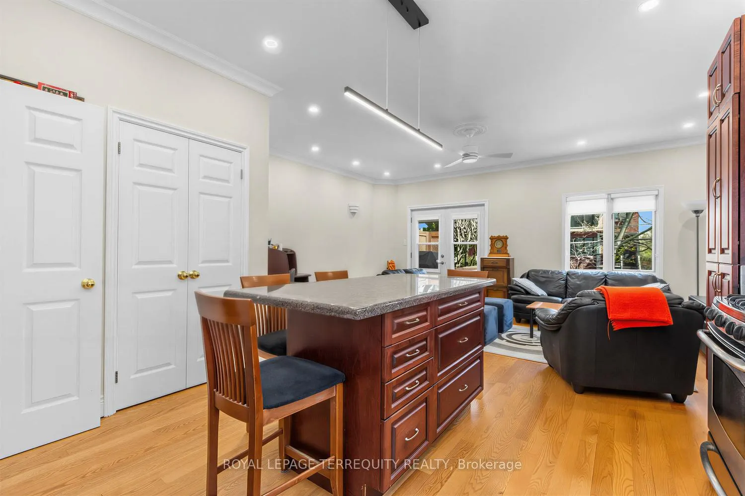 Photo 12 of 21 Hadley Road, Toronto, Mount Pleasant East — HOMEH