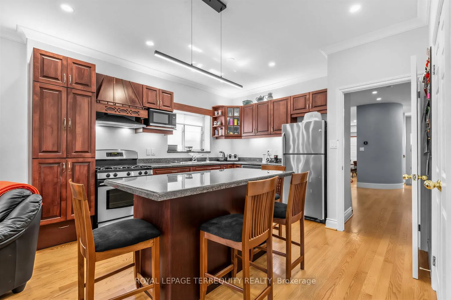 Photo 13 of 21 Hadley Road, Toronto, Mount Pleasant East — HOMEH