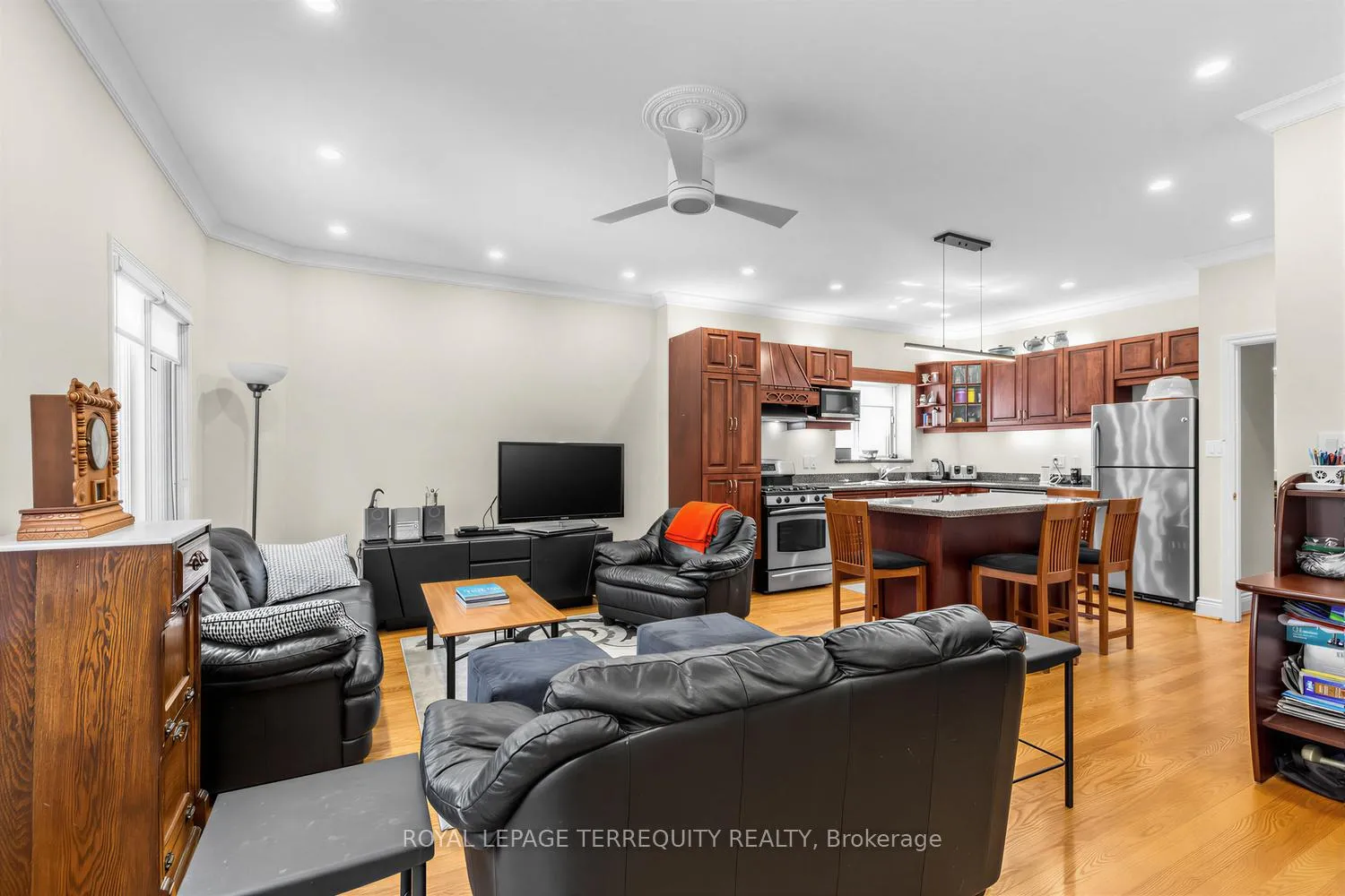 Photo 15 of 21 Hadley Road, Toronto, Mount Pleasant East — HOMEH
