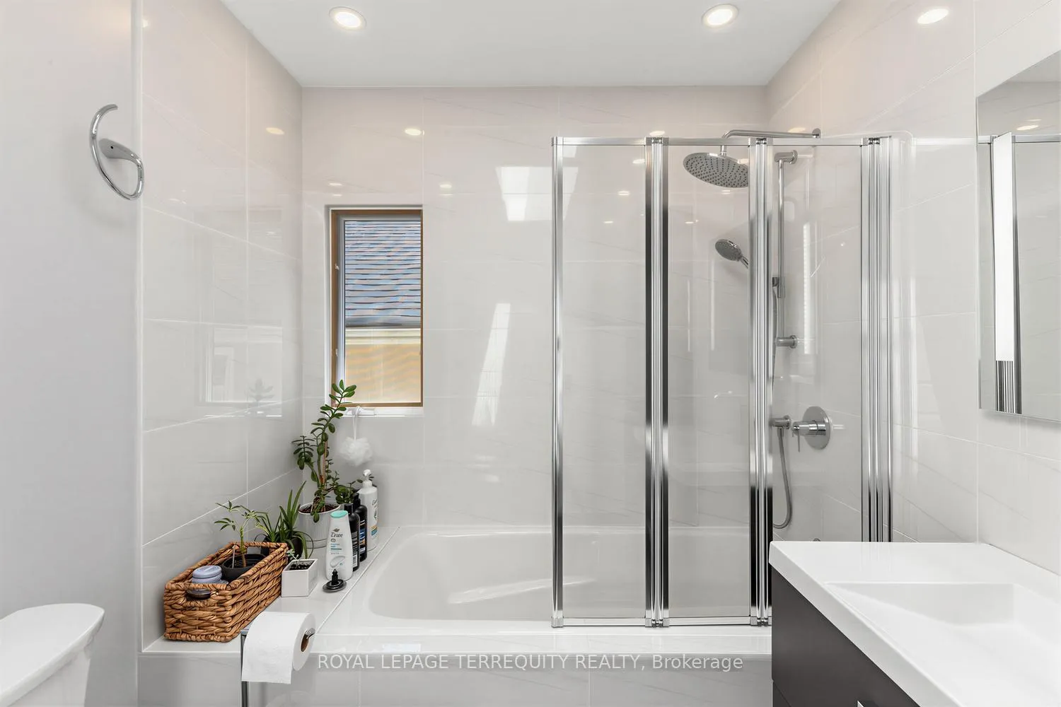 Photo 26 of 21 Hadley Road, Toronto, Mount Pleasant East — HOMEH