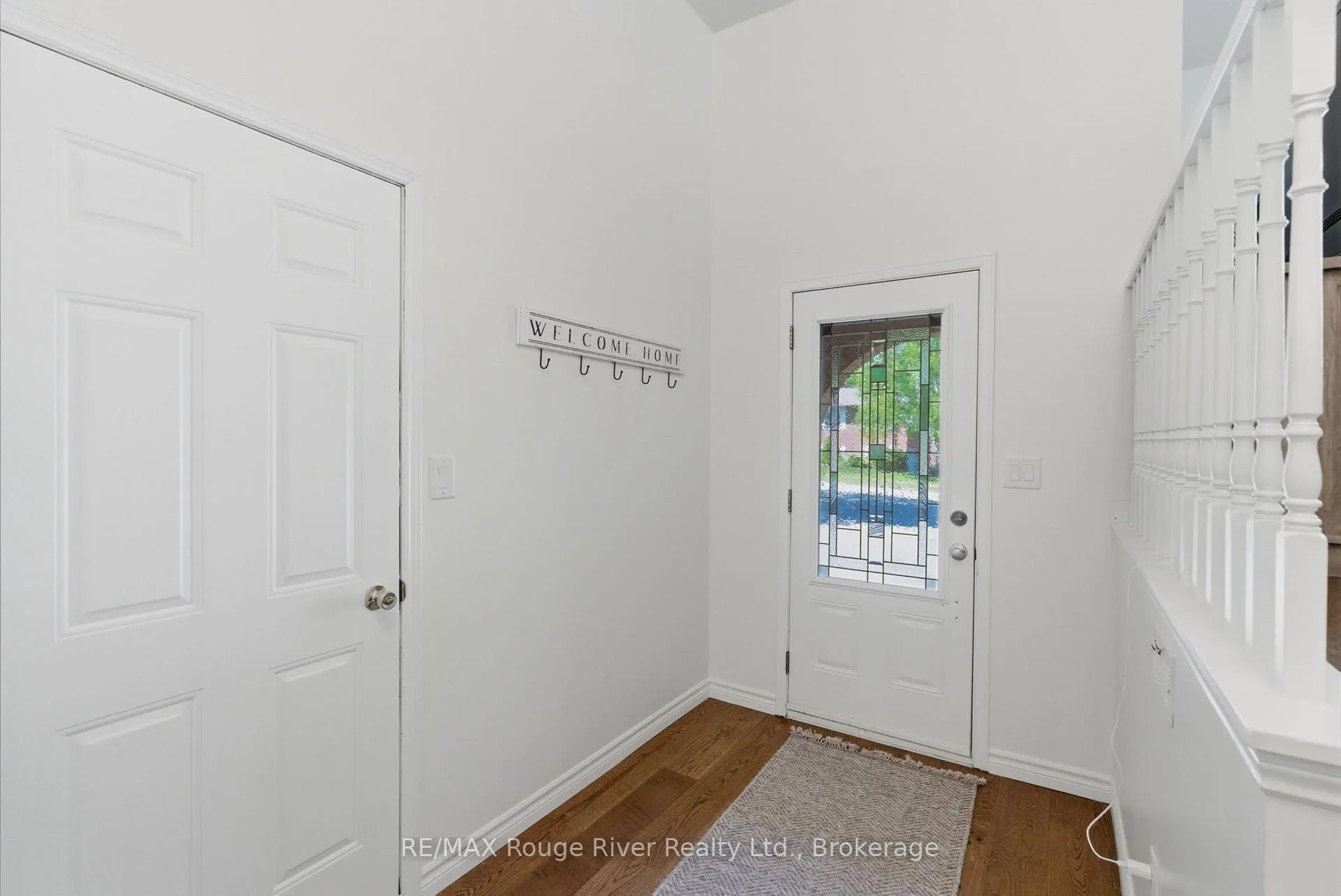 Photo 2 of 15 Lakeview Drive, Scugog, Port Perry — HOMEH