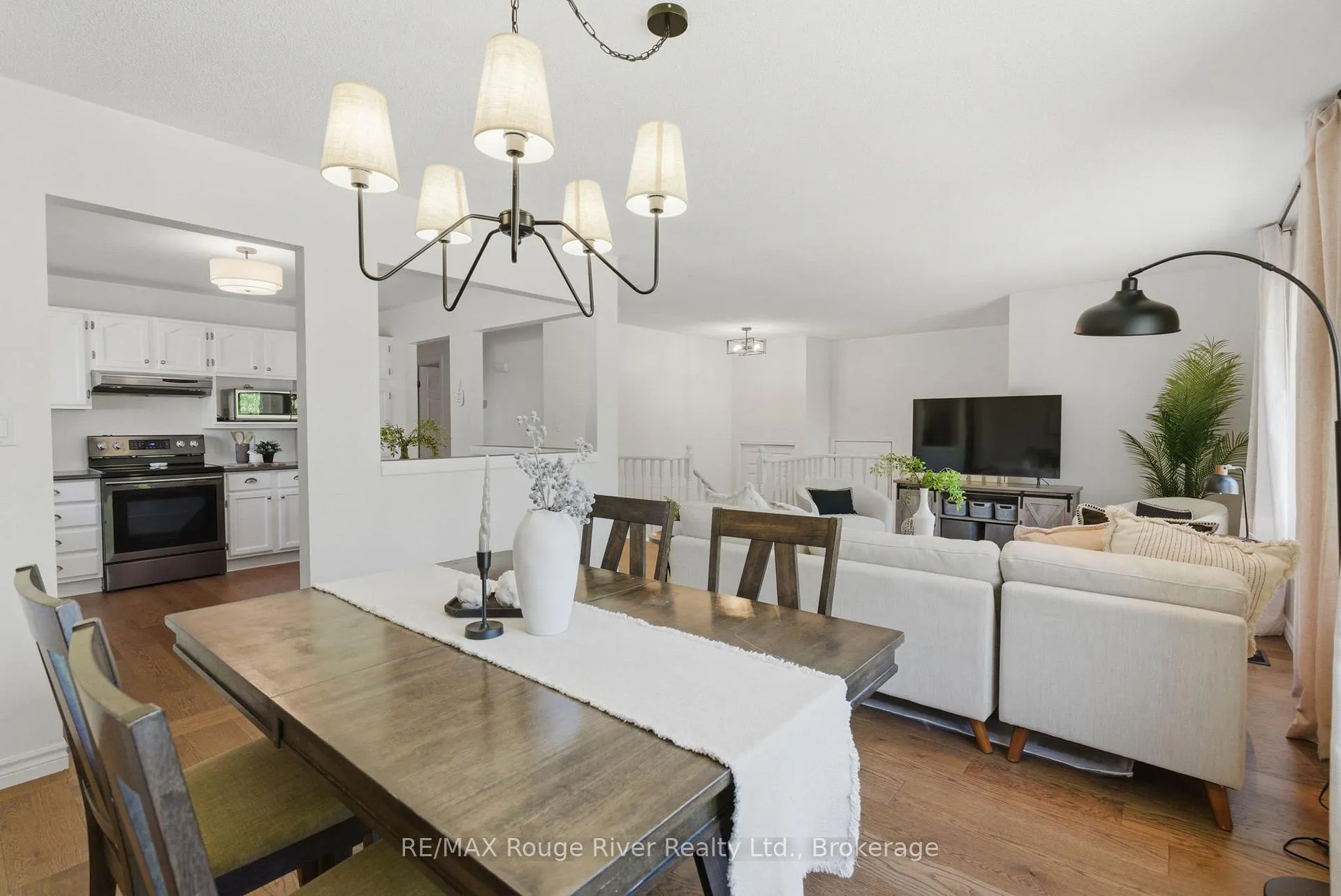 Photo 11 of 15 Lakeview Drive, Scugog, Port Perry — HOMEH