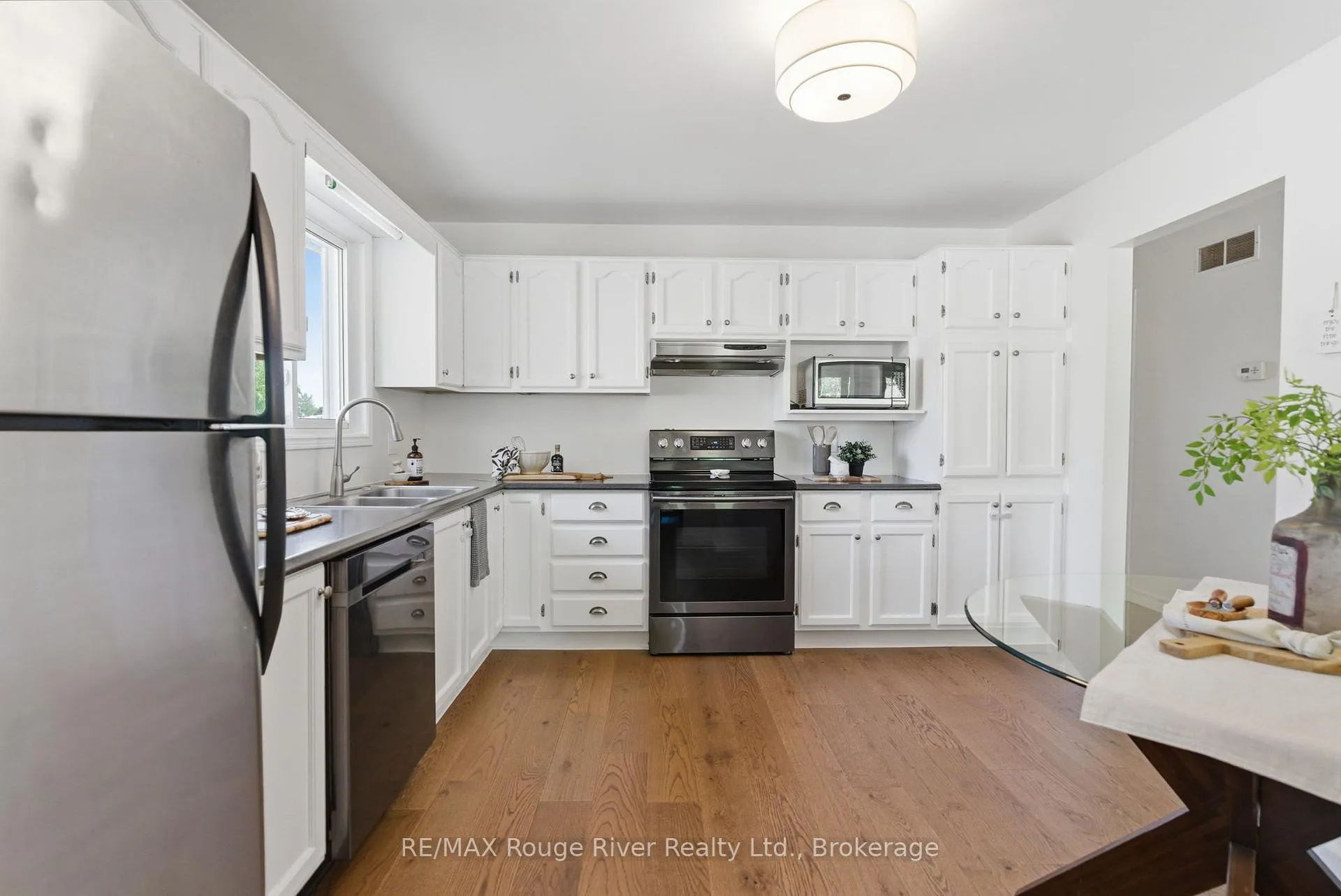 Photo 12 of 15 Lakeview Drive, Scugog, Port Perry — HOMEH