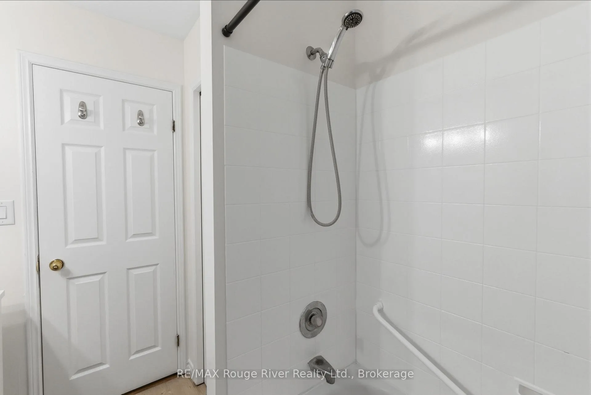 Photo 21 of 15 Lakeview Drive, Scugog, Port Perry — HOMEH