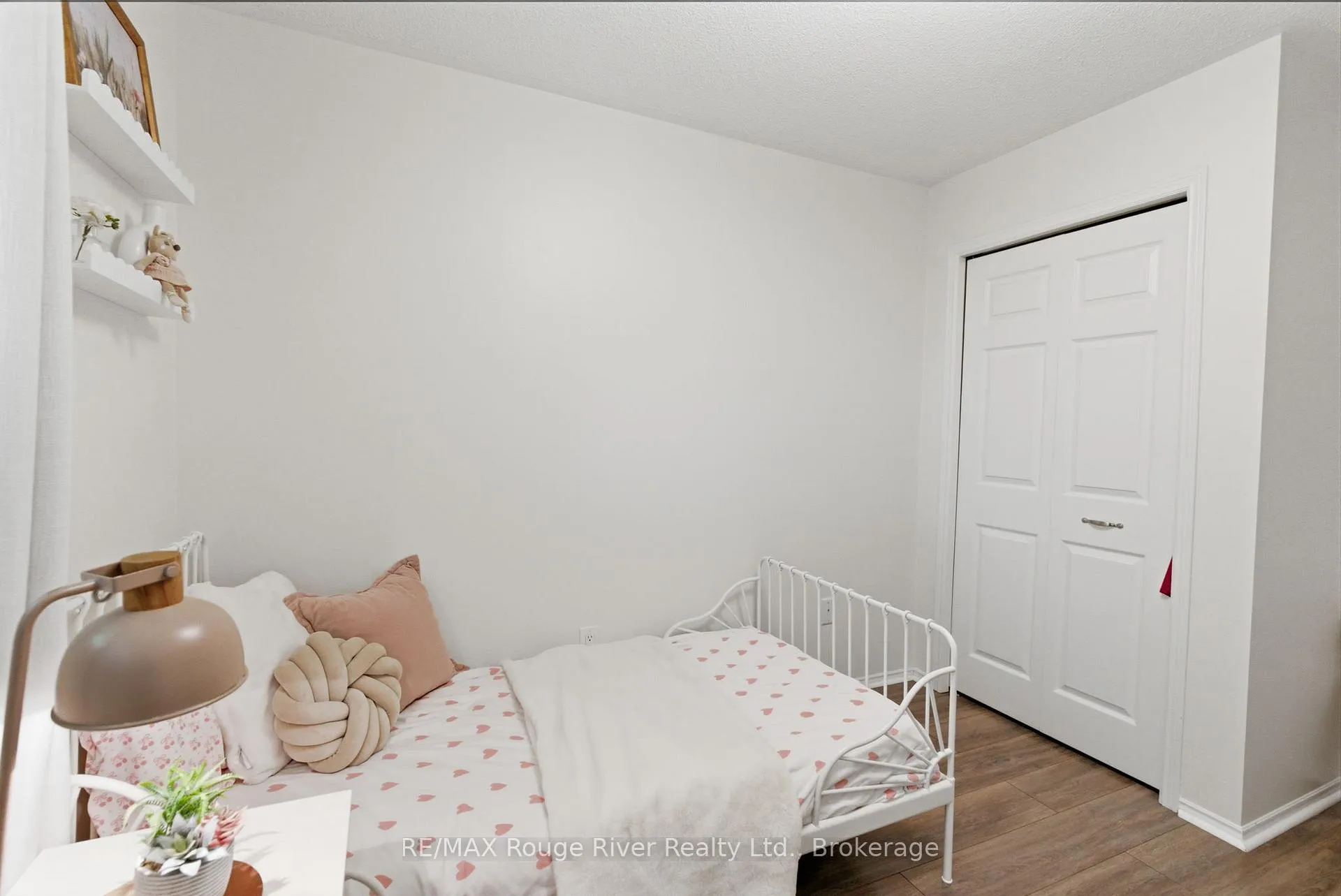 Photo 23 of 15 Lakeview Drive, Scugog, Port Perry — HOMEH