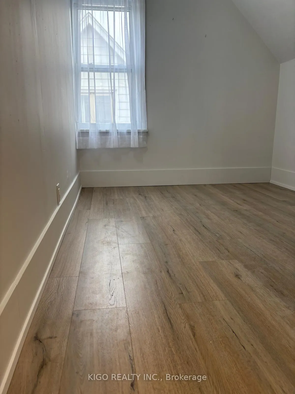Photo 8 of 393 Weber Street E, Kitchener, King East — HOMEH