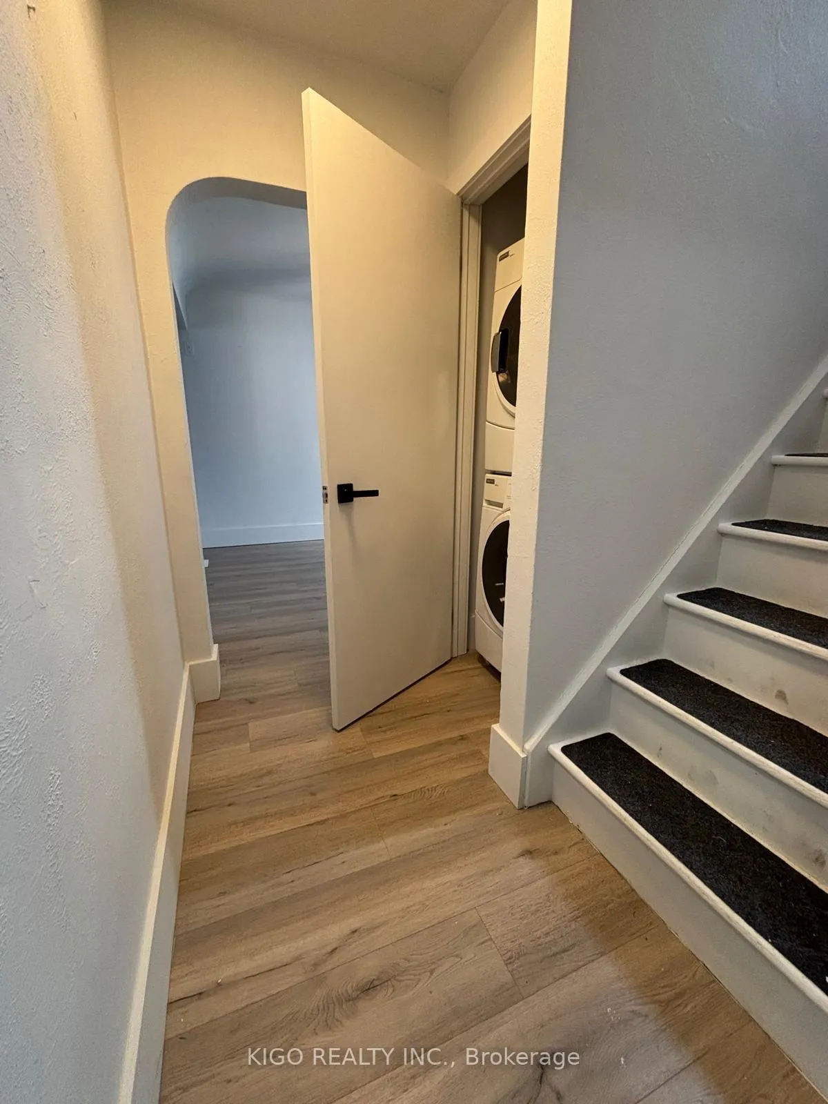Photo 11 of 393 Weber Street E, Kitchener, King East — HOMEH