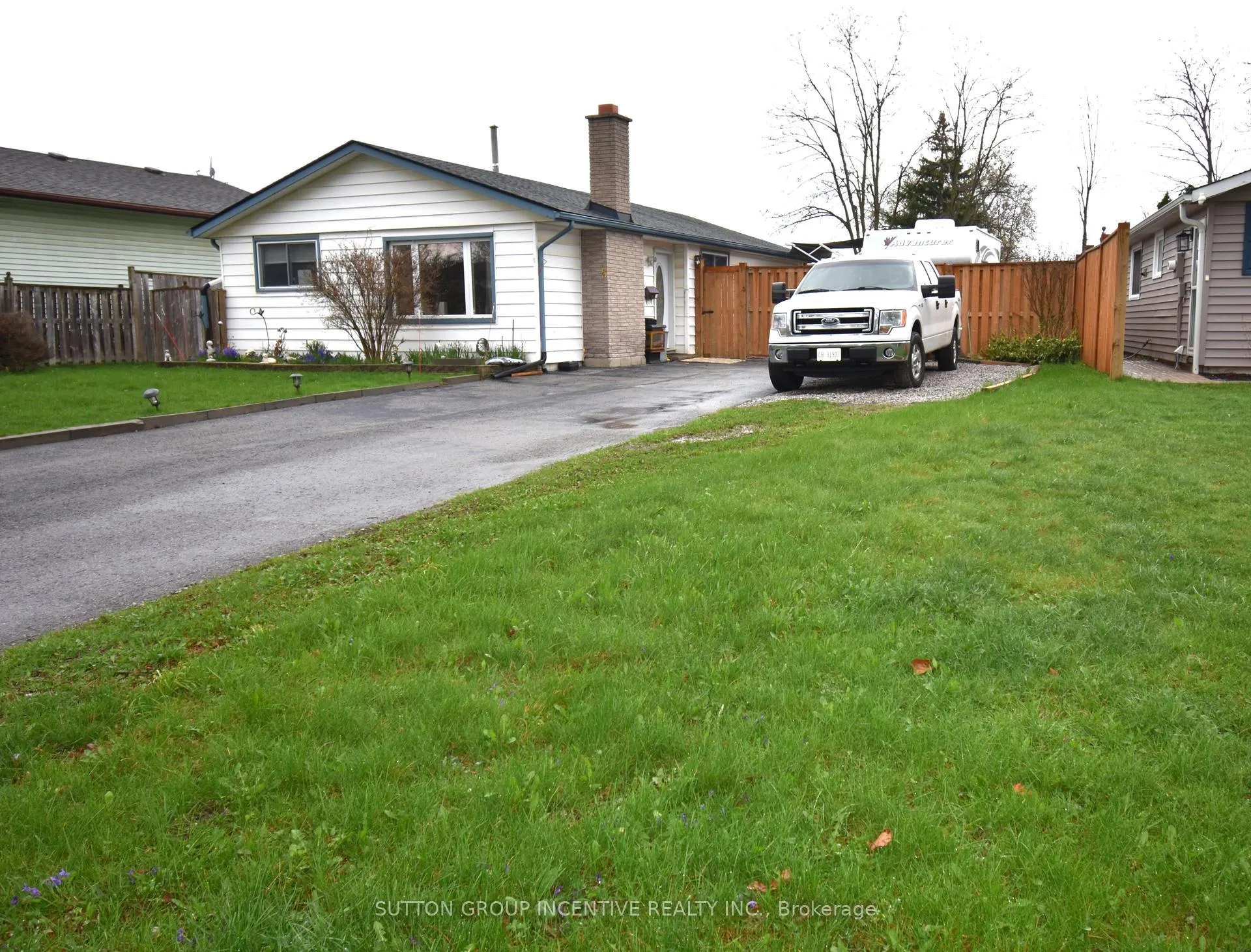 Photo 4 of 5 Lanark Crescent, St. Catharines, Carlton/Bunting — HOMEH